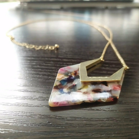 ACETATE MODERN SHAPE PENDANT LONG NECKLACE! - Picture 3 of 4
